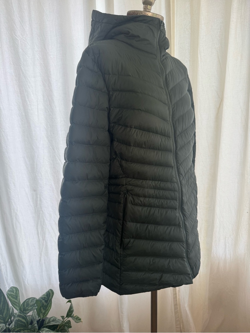 Lands’ End Women’s M 10-12 Packable Down Hooded Puffer Coat Green - Picture 5 of 12